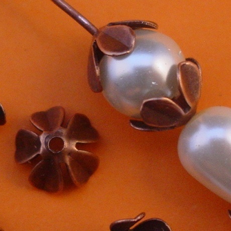 25 Perlenkappen Blütenblätter vintage kupfer