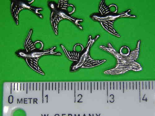 Schwalbe im Flug -kleiner Vogel  Metallanhänger