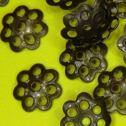 50 filigrane Perlenkappen 6mm bronzefarben