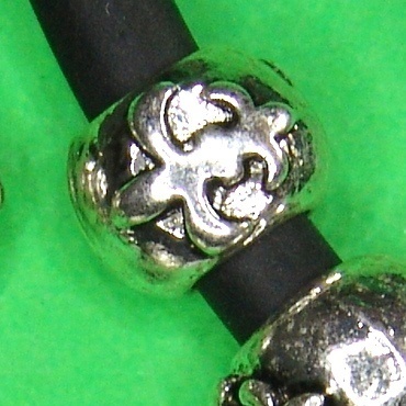 2x französische Lilie Ring Metallperle Großloch Ø5mm
