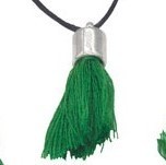 Zierliche Fadenquaste mit Metall Perlkappe grün