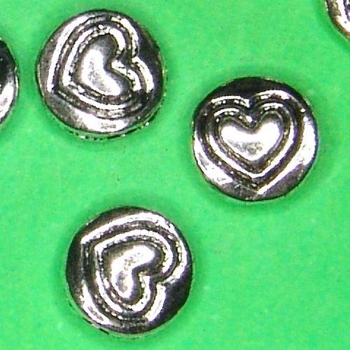 20 Metallperlen rund 6mm mit kleinem Herz graviert